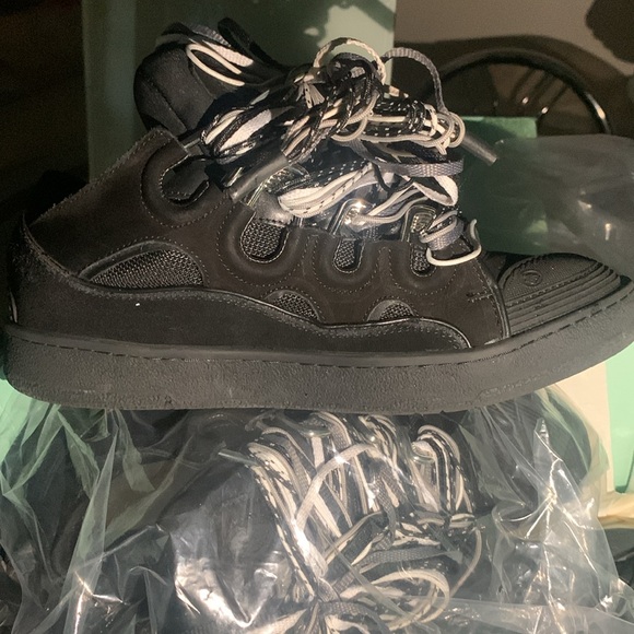 I am selling a designer shoe call lanvins their a 9.5 - Picture 3 of 4